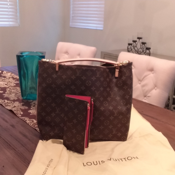Authentic  Louis Vuitton Sully MM - Picture 4 of 12